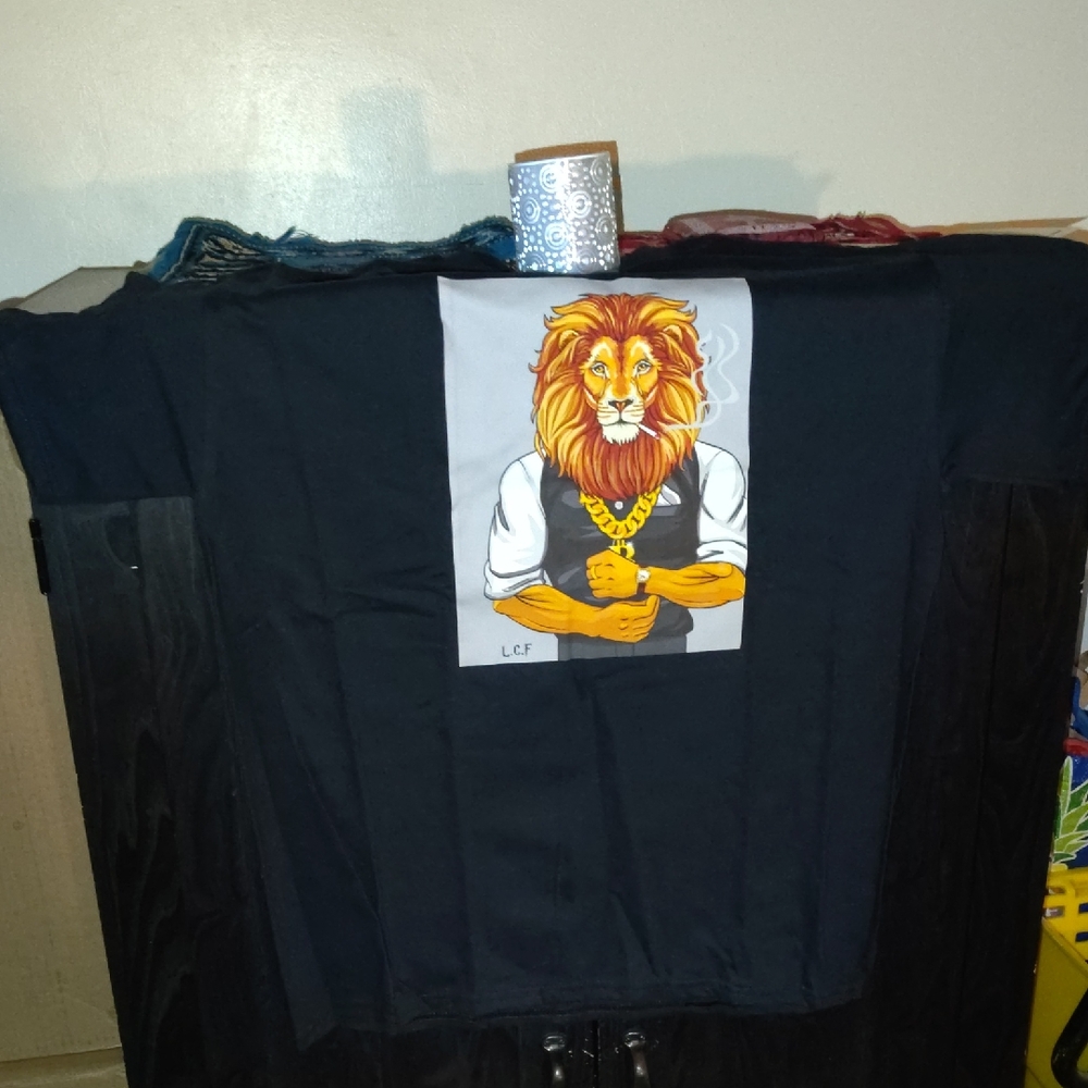 Men's Black Lion Graphic Tee